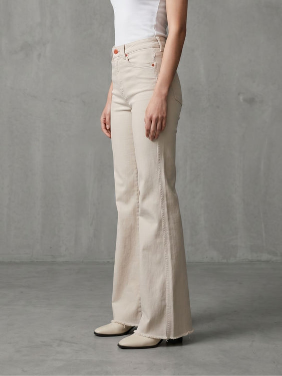 Basic Bootcut Jeans
